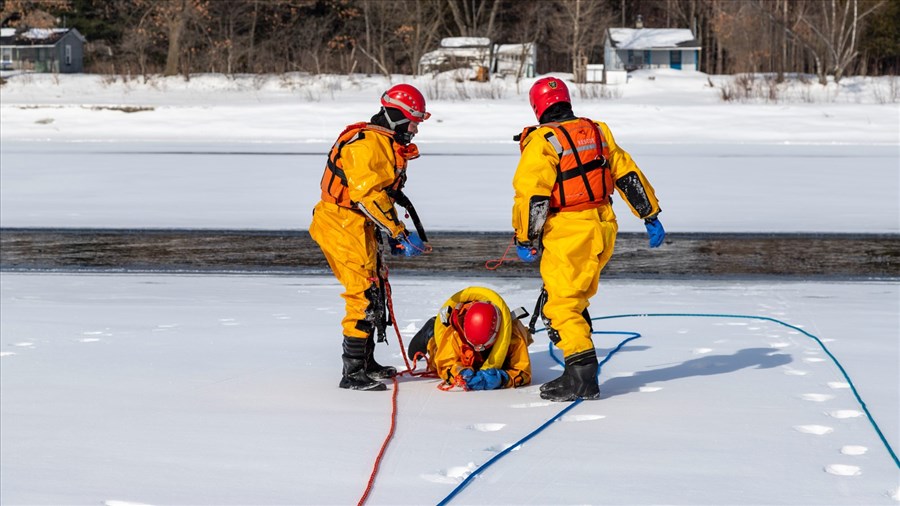 Glace sur les lacs et rivières : comment reconnaître si elle est sûre
