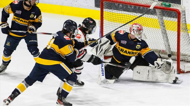 Les Braves s’écroulent en troisième période face à l’Indigo