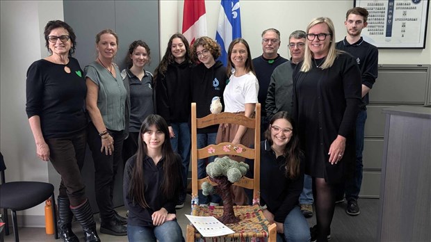 Écologie et engagement : la chaise des générations remise à Marie-Claude Nichols