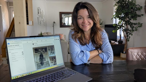 Un plafond qui cache des souvenirs de famille d'une autre époque 