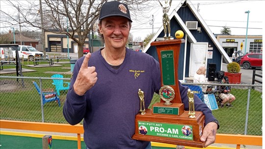 Carl Carmoni, infatigable ambassadeur du Mini-Putt