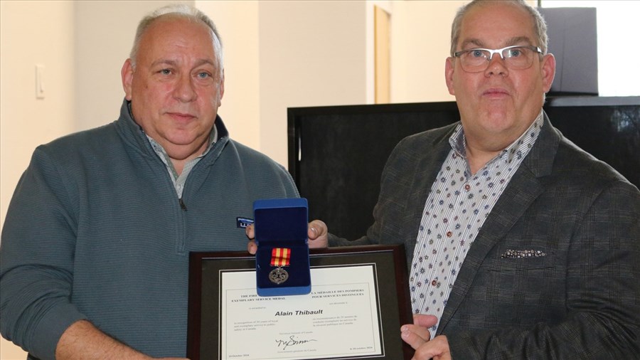 Saint-Urbain-Premier souligne les 20 ans de service d'un de ses pompiers 