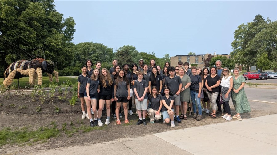 Les élèves de la Cité-des-Jeunes dévoilent une mosaïculture 