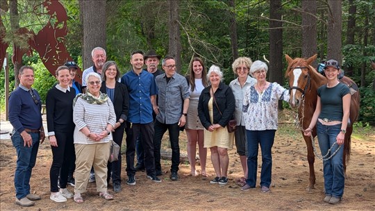 Saint-Lazare dévoile l’œuvre équestre Carrousel au parc nature Les Forestiers