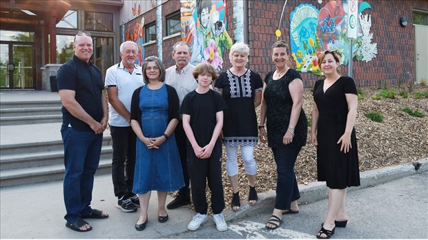 Une murale en trois tableaux sur le centre communautaire de Saint-Lazare 