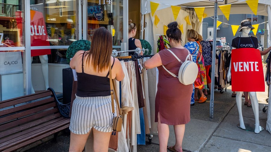 La vente trottoir lance l’été à Valleyfield