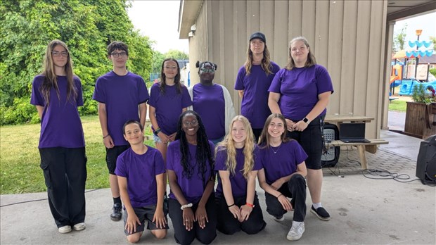 Dix jeunes entrepreneurs de Pointe-des-Cascades au service des citoyens 