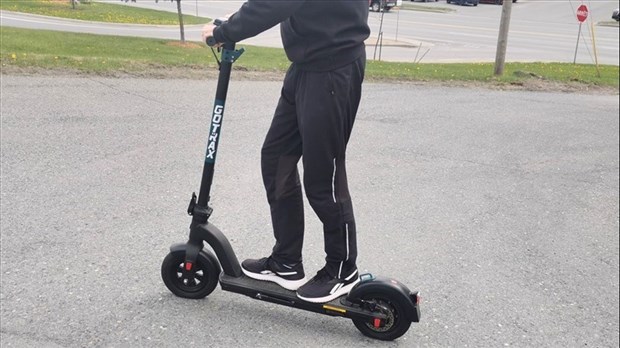 Trottinettes et vélos électriques : CAA-Québec appelle à un meilleur encadrement