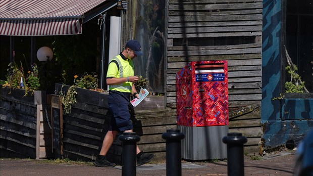 Qu'arrive-t-il après le rejet de l'offre de Postes Canada?