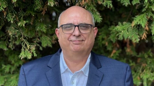 Un nouveau candidat se présente dans le district 2 – De Brucy
