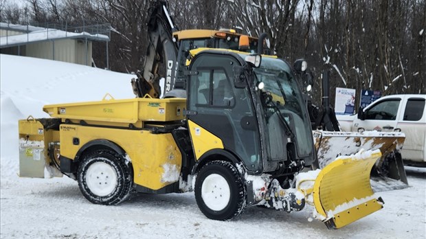 Un tracteur au cœur d’un désaccord à Coteau-du-Lac