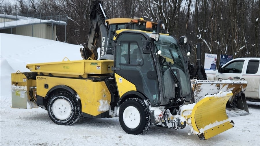 Un tracteur au cœur d’un désaccord à Coteau-du-Lac