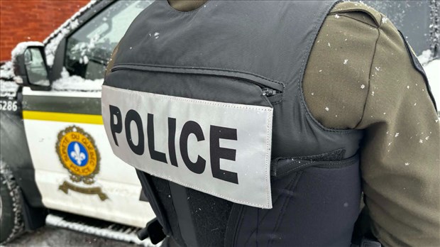 Un morceau de glace crée un accident de la route