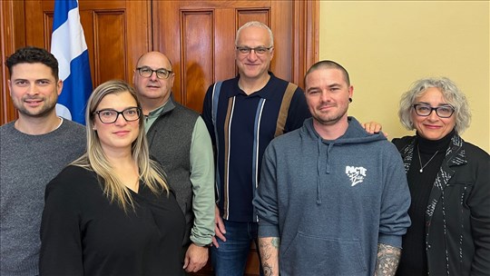 Les élus dénoncent l’obstination fédérale à s’en prendre aux plus vulnérables 