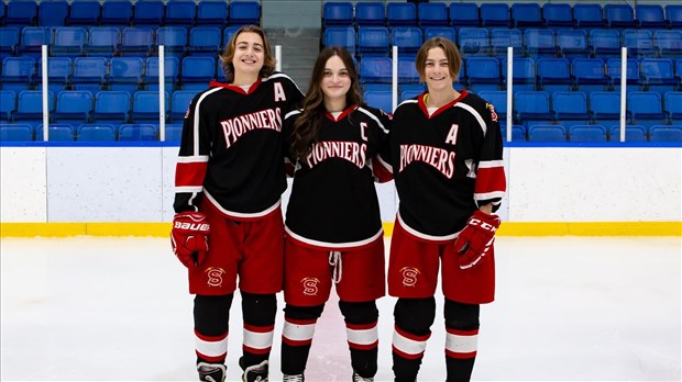 Angélique Lauzon signe avec les Blues du Collège Dawson