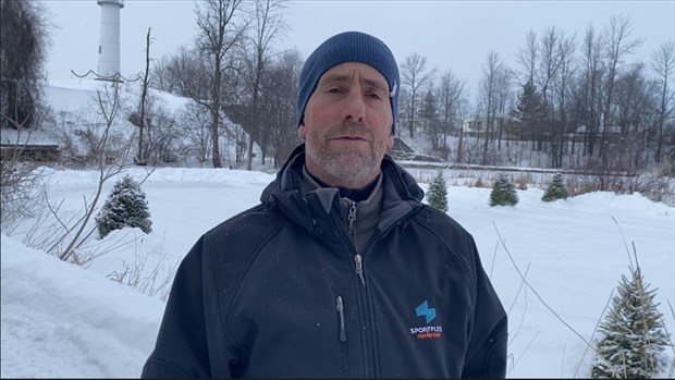 EN VIDÉO | Préparation du festival de hockey de Pointe-des-Cascades