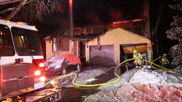 Deux personnes sans domicile à la suite d'un incendie à Vaudreuil-sur-le-Lac 