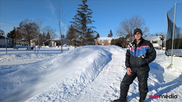 Quand un citoyen transforme la neige en plaisir pour son voisinage