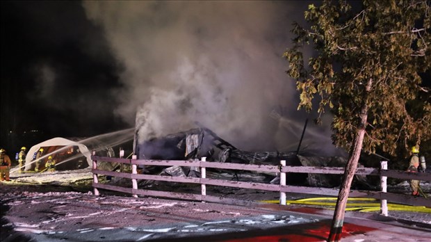 Un garage détruit par les flammes à Beauharnois 