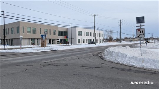 Pas de panneaux d'arrêts installés devant l'école des Canotiers 