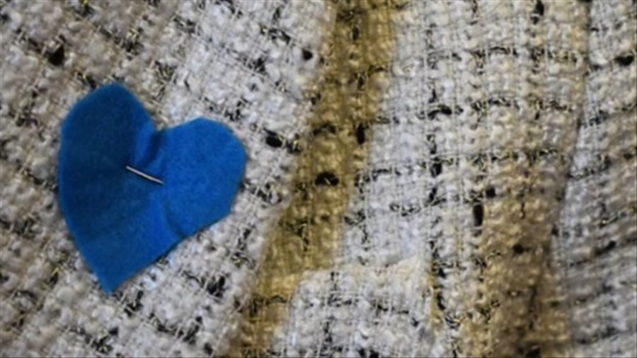 Rigaud porte le coeur bleu par solidarité avec les personnes immigrantes 