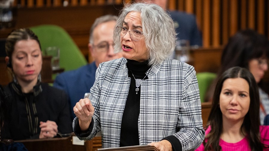 La survie de l’information régionale en jeu selon Mme DeBellefeuille