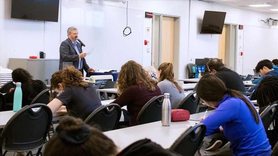 La Dictée P.G.L du collégial: G-G accueille la première