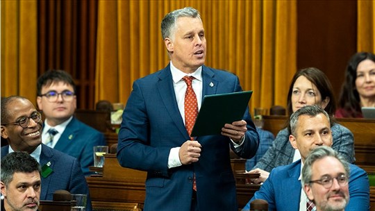 Gestion de l'offre: un pilier canadien selon Peter Schiefke