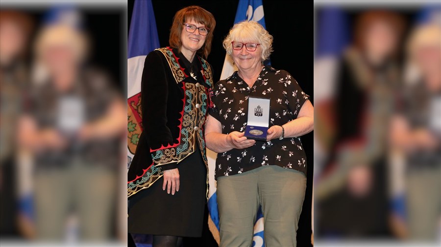 Céline Durand obtient la médaille de la lieutenante-gouverneure