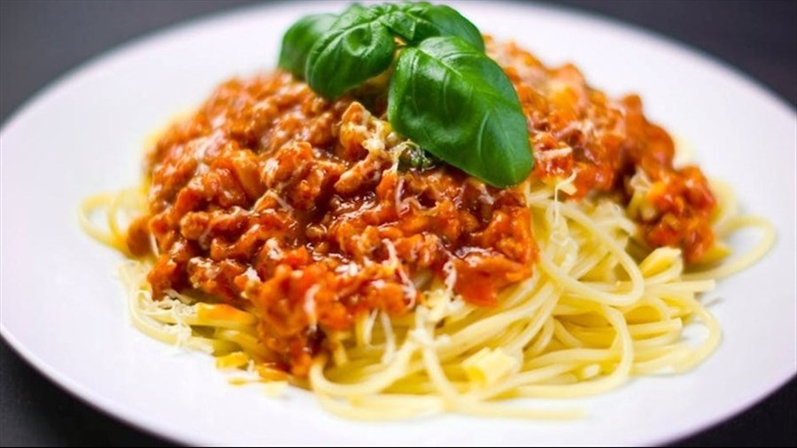 Manger un spaghetti, supporter Les Pas pour Rire
