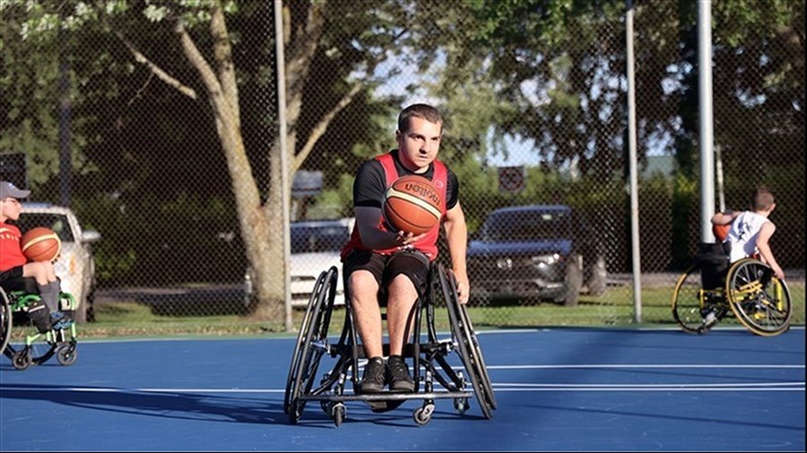 Du Basketball en fauteuil-roulant ouvert à tous à Saint-Clet