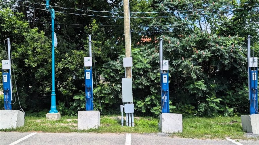 Quatre nouvelles bornes de recharge électriques installées à Saint-Lazare 