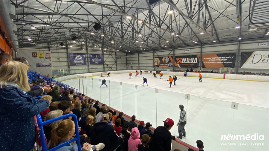 Assister à un match de hockey pour une bonne cause à Saint-Lazare