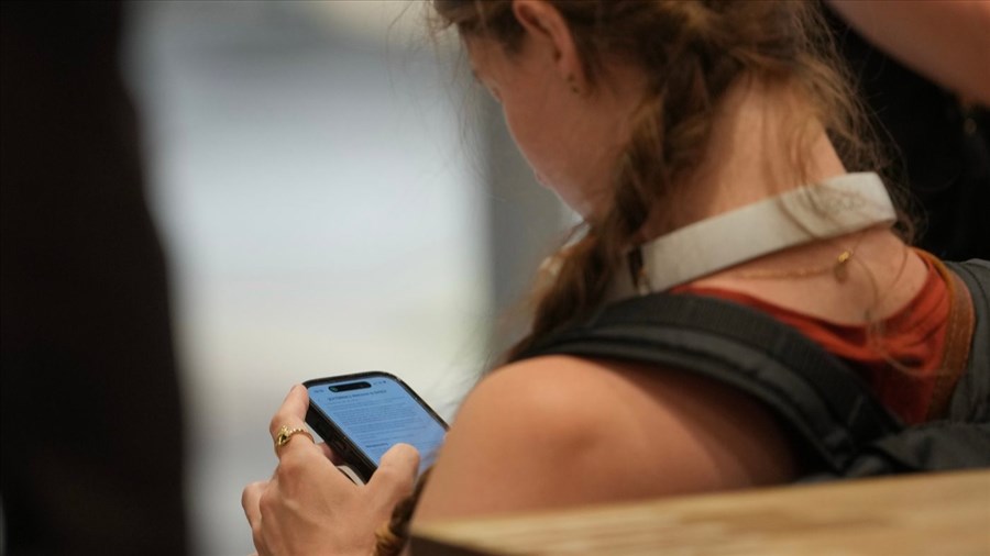 Pas facile d'interdire l'accès aux réseaux sociaux aux moins de 16 ans