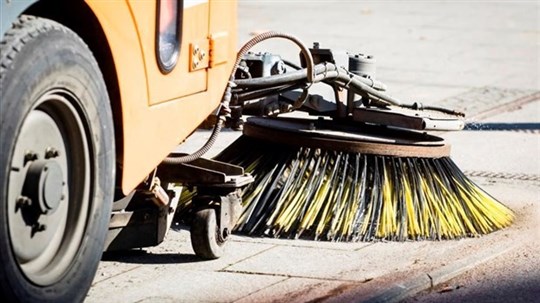 Nettoyage des routes : les équipes de Transports Québec à l’œuvre dans la région