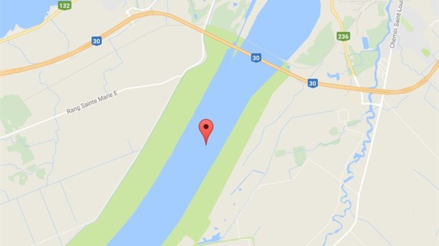 Un navire s'échoue dans le canal de Beauharnois