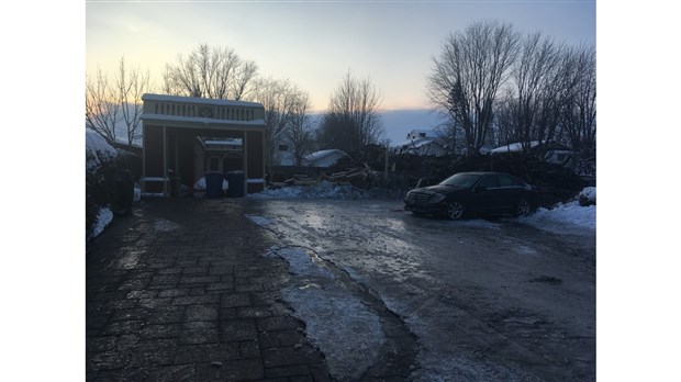 Une maison remplie d’histoire à Les Coteaux part en fumée  