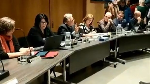 La Ville de Rigaud retourne à la table à dessin et refait son budget