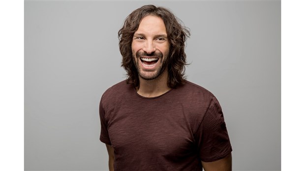 L’humoriste Mathieu Cyr, comme chez lui au Pavillon Wilson de Coteau-du-Lac  