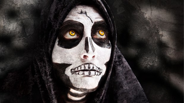 Méfiez-vous des lentilles cornéennes cosmétiques à l'Halloween 