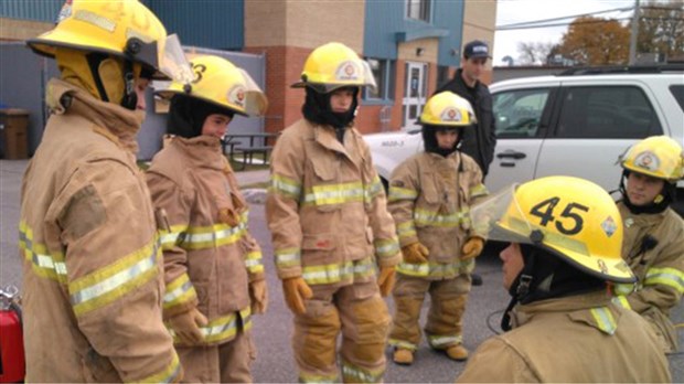 Quatre jeunes s’entraînent à la caserne Paul-Marleau de Salaberry-de-Valleyfield 