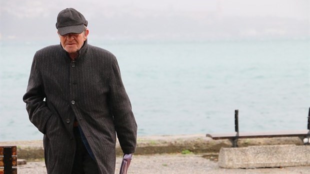 Comment savoir si une personne âgée est en mesure de vivre seule ?