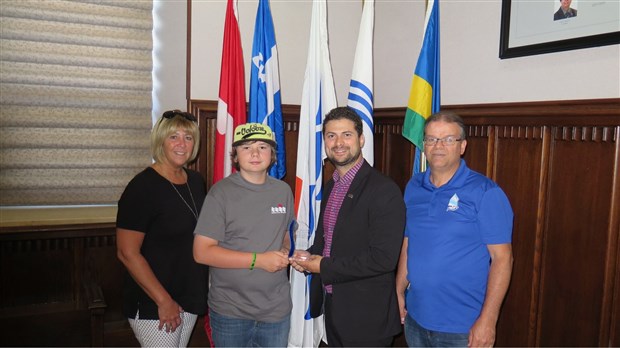 Alex Gagnon devient maire d’un jour de la Ville de Salaberry-de-Valleyfield  