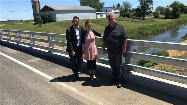 Inauguration du pont Dulude au-dessus de la rivière des Fèves à Sainte-Martine  