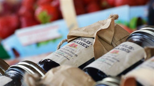 Vente de confitures de fraises par la Maison des jeunes de Beauharnois  
