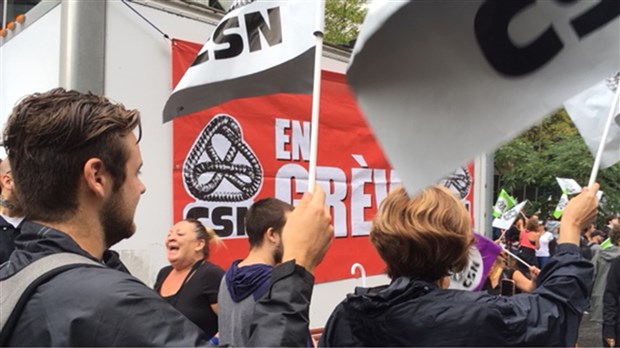  Deuxième journée de grève pour les employés de la SAQ de la Montérégie-Ouest  