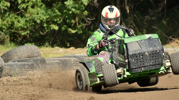 Place aux femmes pour la 3e édition du Grand Prix de tracteurs à gazon de Saint-Zotique! 