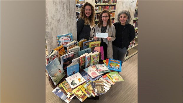 Desjardins remet 525 $ à la municipalité de Sainte-Martine pour acheter des livres jeunesse 