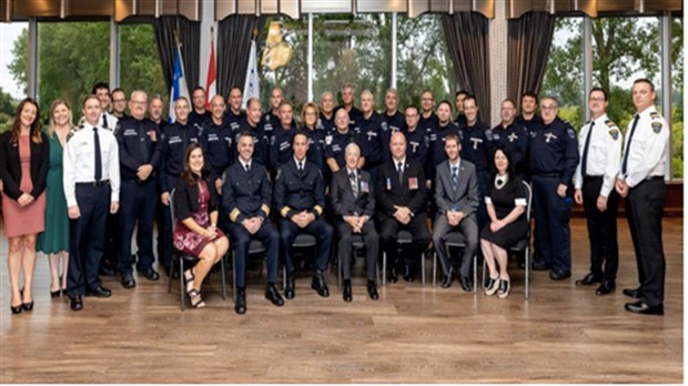 Onze paramédics de la région sont récompensés par le lieutenant-gouverneur 