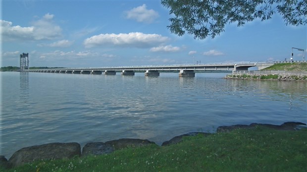 Pont Saint-Louis: bientôt une passerelle pour cyclistes et piétons? 